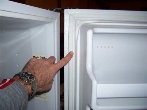 refrigerator door seal inspection